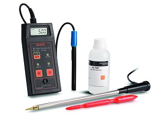 Hanna Soil Conductivity/Salinity Meter W/ Carrying Case 